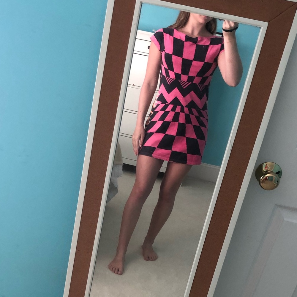 Fun graphic summer dress - t-shirt dress that is tapered at the waist